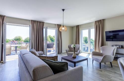 Ruang duduk di Boddendeck 5-Sterne Ferienwohnung im Yachtclub-Stil