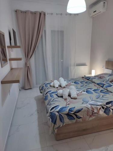 Ένα ή περισσότερα κρεβάτια σε δωμάτιο στο Διαμέρισμα R & K