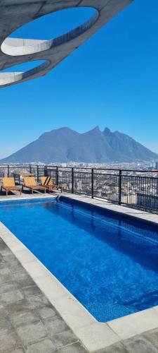 a swimming pool on top of a building at Loft en el Centro de Monterrey, Hermosas vistas FIFA World Cup 2026 Fan Fest Lodging in Monterrey