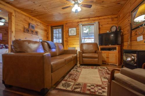 Μια τηλεόραση ή/και κέντρο ψυχαγωγίας στο Moonlight Ridge Cabin