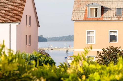 a view of a body of water between two buildings at Hafenoase mit Eckbalkon in Waren