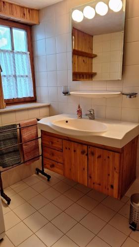 a bathroom with a sink and a mirror at Bad Wimpfen Altstadt - ruhige, private Unterkunft in Bad Wimpfen