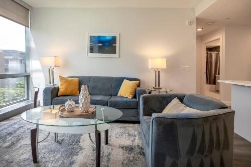 Χώρος καθιστικού στο Modern Apt Close to Downtown