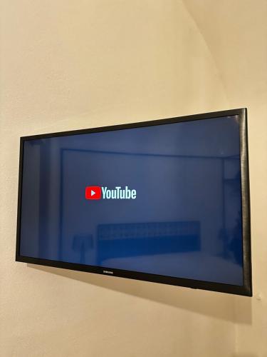 Una televisión o centro de entretenimiento en Casa Già