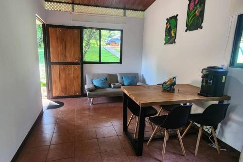 a living room with a table and chairs and a couch at Hermosa cabaña con espacios al Aire Libre! in San Francisco