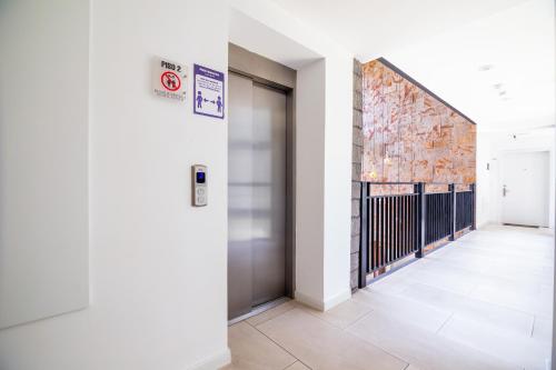 a hallway with a door in a building at Arezzo Forest View in Quito