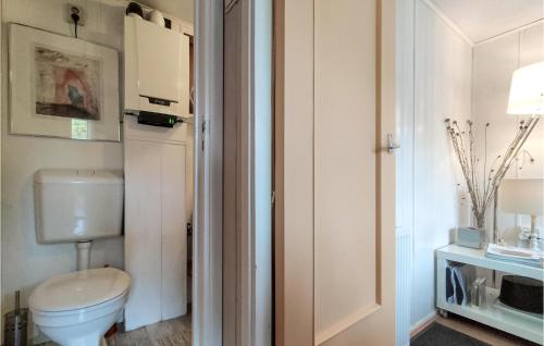 a bathroom with a white toilet in a room at Gorgeous Home In Vorden With Wifi in Vorden