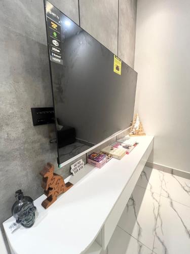 Ένα μπάνιο στο Elegant 2BR Escape Gulshan Iqbal 13-E