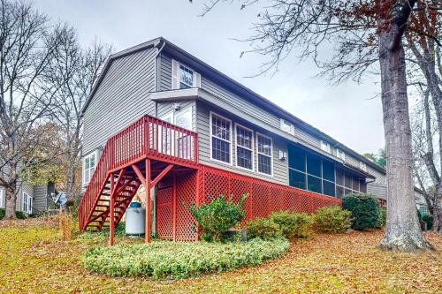 una casa con una escalera roja delante de ella en Magnificent Views in Murphy, en Murphy