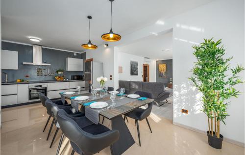 Gorgeous Home In Labin