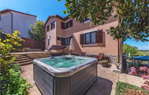 Beautiful Apartment In Pula With Wifi