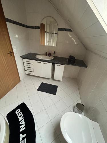 Ένα μπάνιο στο Ferienwohnung an der Linde II