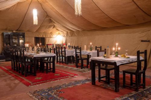 Restaurace v ubytování Global Luxury Camp