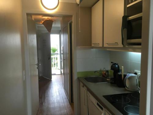 a kitchen with a sink and a counter top at les oiseaux de la Seulles in Courseulles-sur-Mer