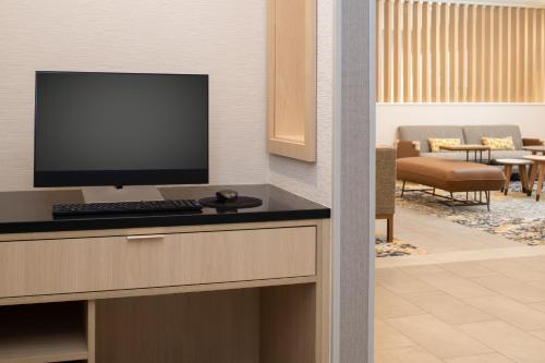 a room with a desk with a computer on it at TownePlace Suites by Marriott Eugene in Eugene