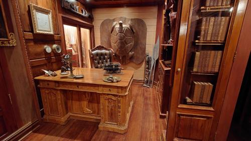 a home office with a wooden desk in a room at Rohotu Fare in Bora Bora