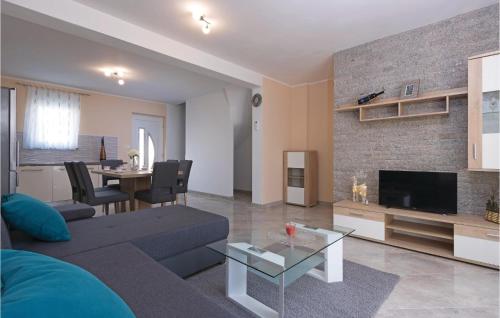 Posezení v ubytování Four-Bedroom Holiday Home In Vodnjan