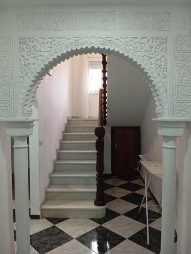 an archway with a staircase in a room at Villa Turística Miguel in Pulianas