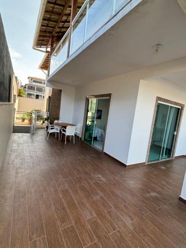 Μπαλκόνι ή βεράντα στο Casa de praia com piscina privativa