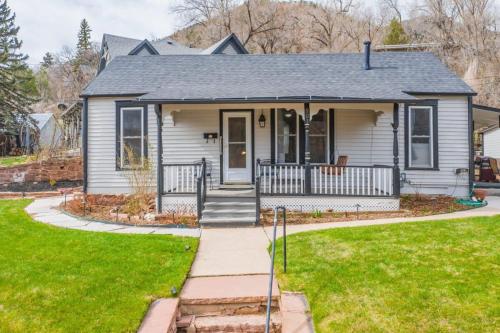 a small house with a porch and a lawn at 1BR Quiet Neighborhood & Nearby Parks in Manitou Springs