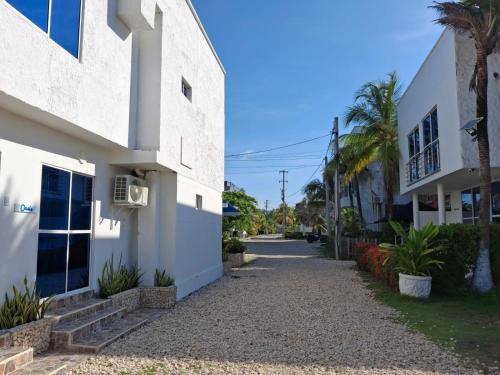 an empty street in front of a building at Cabañas Ana Sofía in San Antero