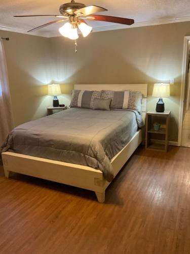 a bedroom with a bed and a ceiling fan at 3 bedroom Cozy vacation rental near airport in Kenner