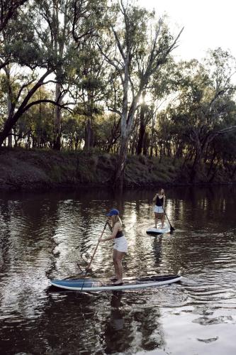 Επισκέπτες που μένουν στο Riverbank Glamping