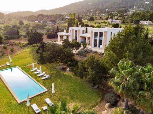 Πισίνα στο ή κοντά στο Villa in Es Cubells with Sea Views & Pool