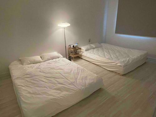 Cama o camas de una habitación en Stay Here