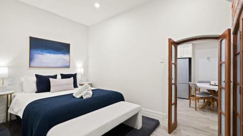Ένα ή περισσότερα κρεβάτια σε δωμάτιο στο Gordon House Apartments