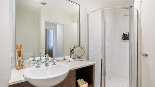 Ένα μπάνιο στο Gordon House Apartments