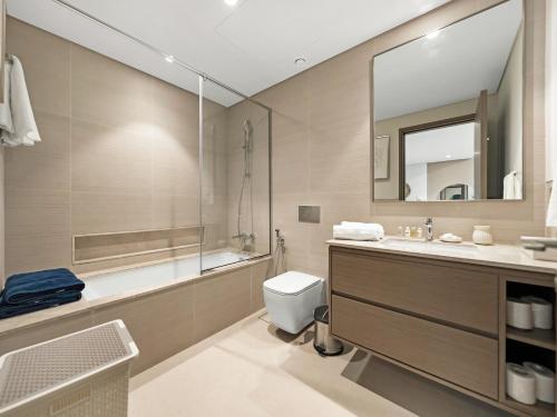 Luxury 1BR 5min to Dubai Mall Burj Khalifa View from pool photo 3