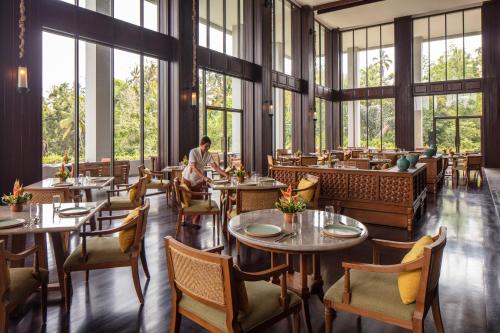 En restaurant eller et andet spisested på Anantara Ubud Bali Resort