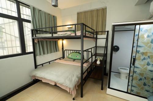 a bedroom with two bunk beds and a toilet at East Coast Coffee Inn in Xi'an