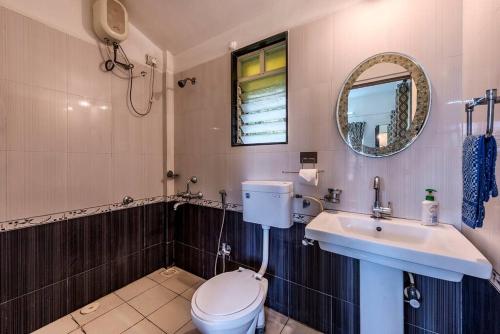 Ένα μπάνιο στο CosmicStays Windchime Homestay at Mulshi