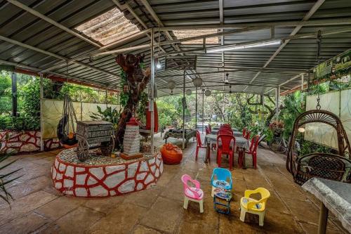Κήπος έξω από το CosmicStays Windchime Homestay at Mulshi