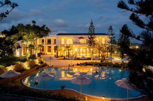 a view of a hotel with a pool and umbrellas at Edensee Kega Beach Resort in Ke Ga