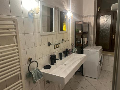 Koupelna v ubytování Piano Appartment Halle - Netflix - Free WiFi 5