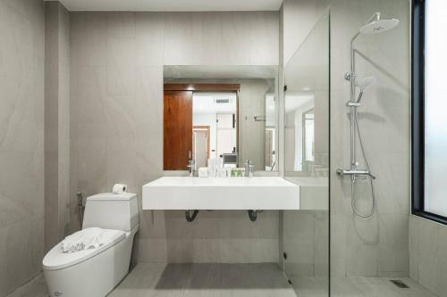 a bathroom with a sink and a toilet and a shower at Peaceful Paradise in Saiyuan Villa V147 in Ban Saiyuan (1)