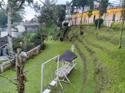 Taman di luar villa sky valley