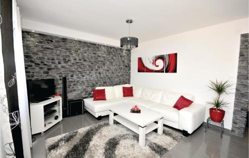 Amazing Home In Mastrinka With Sauna