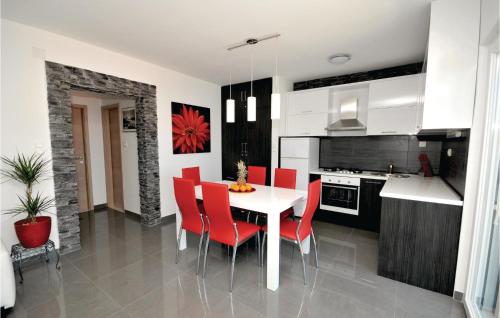 Amazing Home In Mastrinka With Sauna