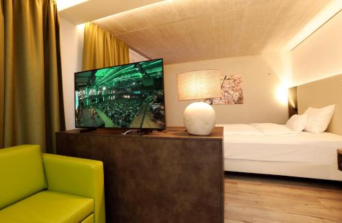 Hotel im Zentrum für Visionenにあるテレビまたはエンターテインメントセンター
