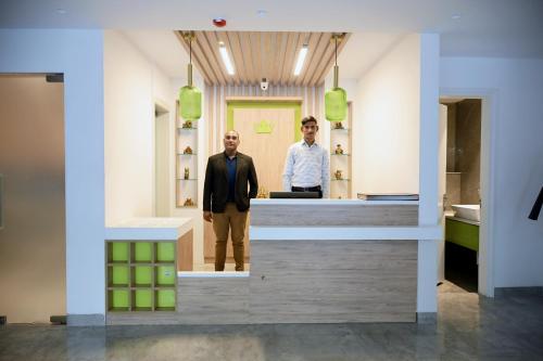 Επισκέπτες που μένουν στο Hotel Le Roi Express Karol Bagh