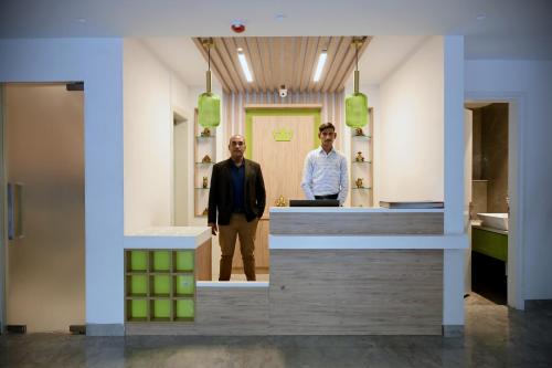 Επισκέπτες που μένουν στο Hotel Le Roi Express Karol Bagh