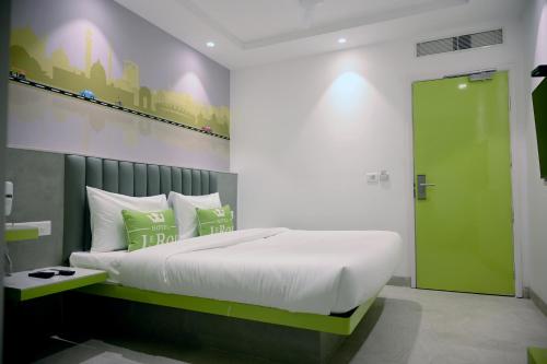 Ένα ή περισσότερα κρεβάτια σε δωμάτιο στο Hotel Le Roi Express Karol Bagh
