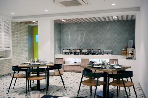 Εστιατόριο ή άλλο μέρος για φαγητό στο Hotel Le Roi Express Karol Bagh