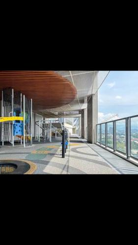 a building with a bus station with at Cozy kenwingston platz kl 2-5pax 2BR&2BR Klcc view pakin netflx 3705A in Kuala Lumpur
