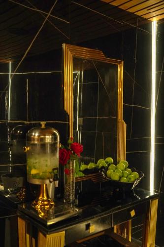 a counter with a mirror and a bowl of fruit at فندق بغداد Baghdad International Hotel in Baghdad