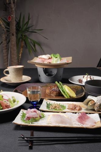 a table with many plates of food on it at 伊豆高原 記念日を祝う宿 自然家 Haco しぜんや ハコ in Ito